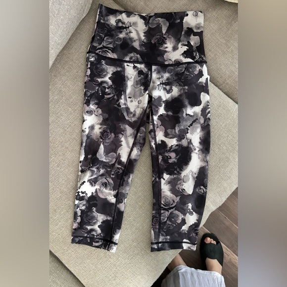 Lululemon Cropped Floral Leggings - Picture 2 of 4